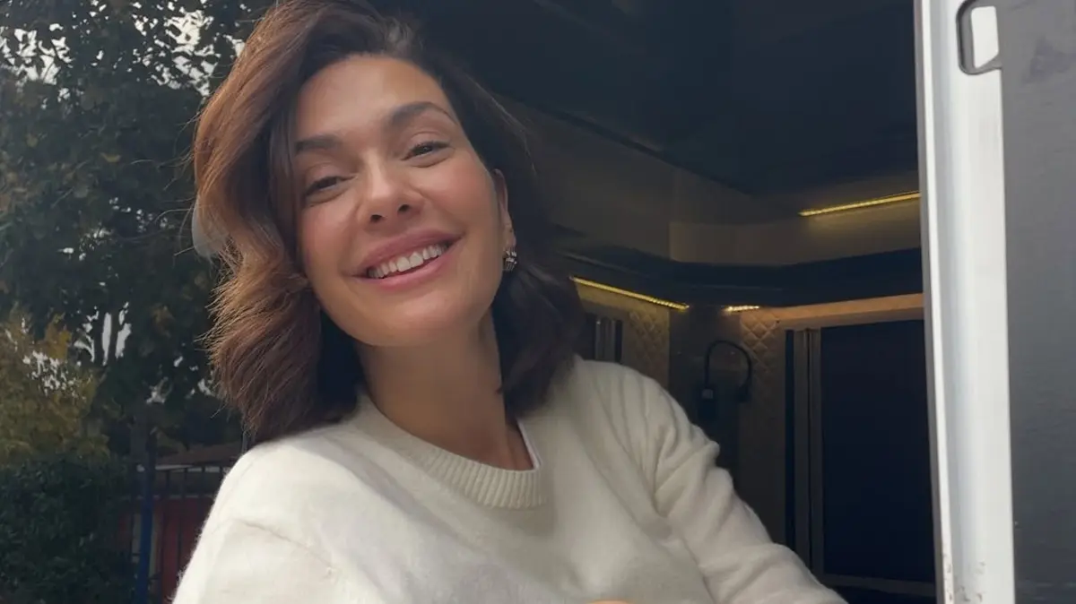 Bergüzar Korel zayıflamasıyla ilgili iddialara cevap verdi! Mide ameliyatı oldu mu"