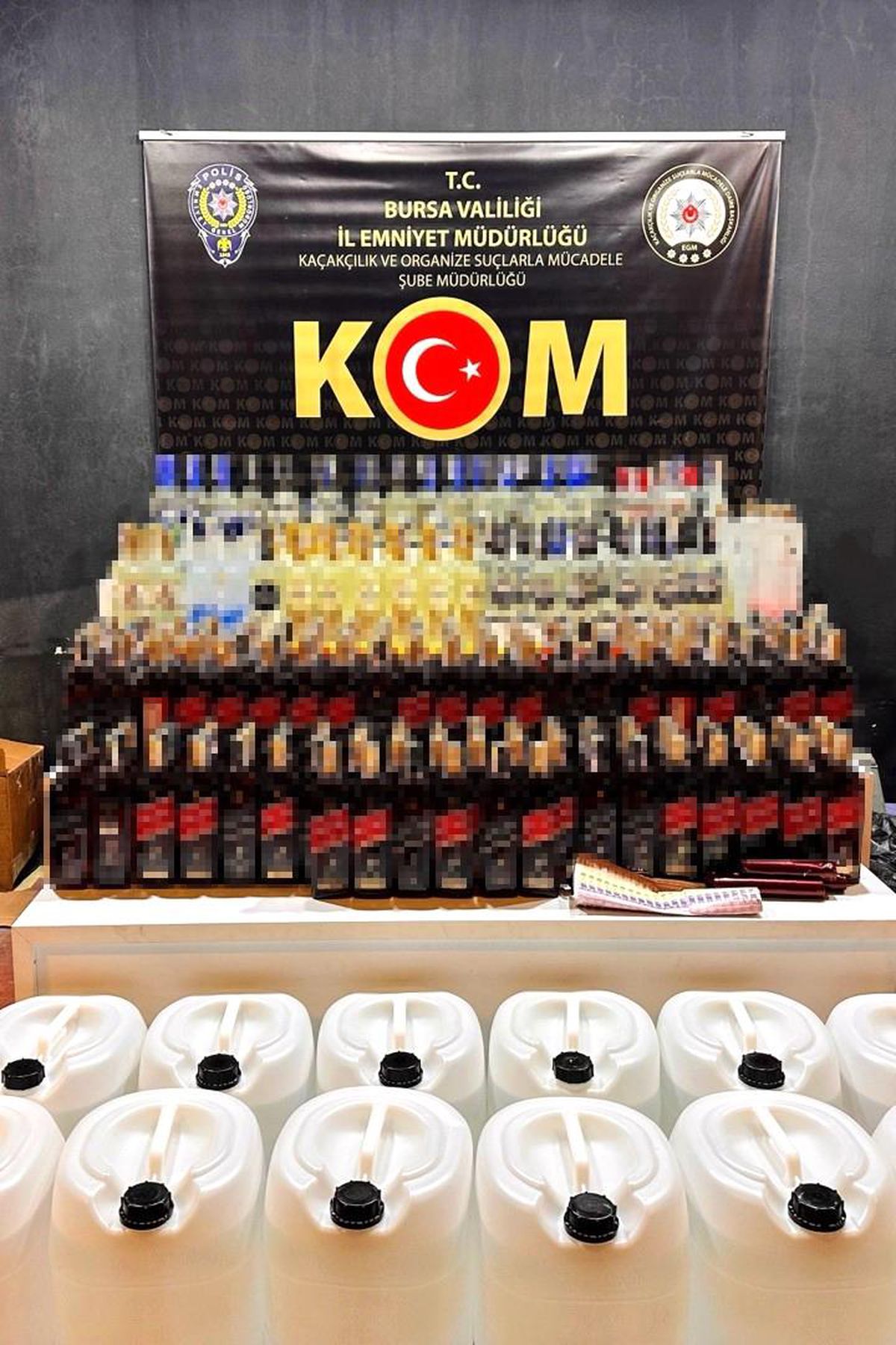 Bursa'da sahte içki operasyonu: 370 şişe sahte içki ve 600 litre etil alkol ele geçirildi