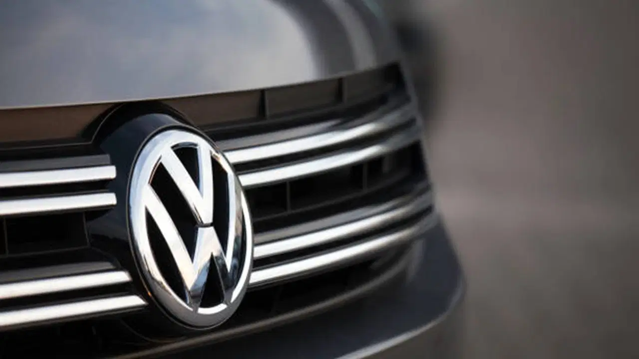 Volkswagen'de tarihi küçülme: 4 fabrikanın kapatılması ve 100 bin kişinin işten çıkarılması planlanıyor