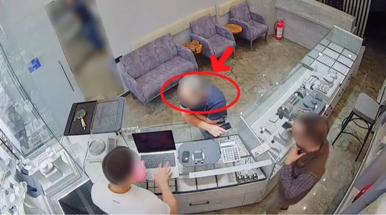 Kuyumculara sahte altın zincir satan dolandırıcı kamerada! 131 bin TL'lik vurgun