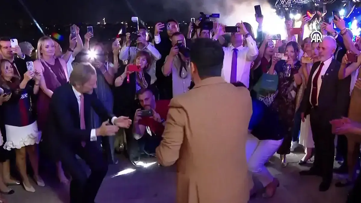 Büyükelçilerin "Erik Dalı" düellosu