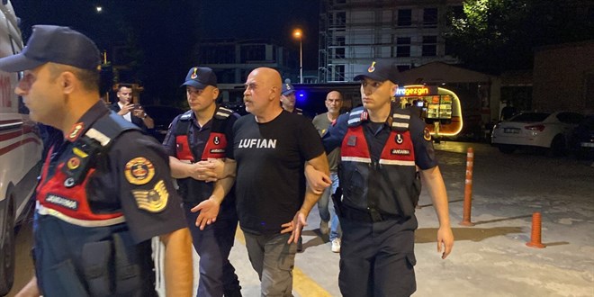 Ünlü yönetmen Ezel Akay ve kardeşi gözaltına alındı