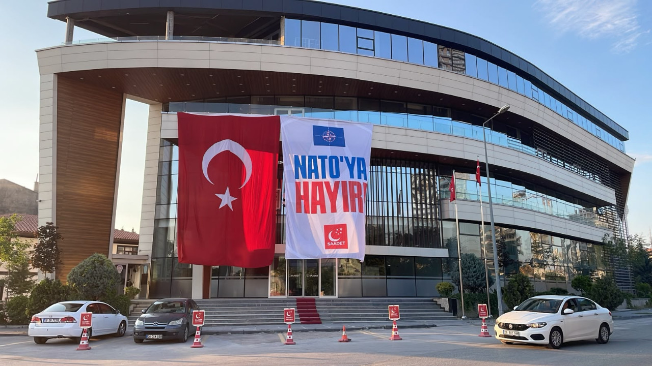 Saadet’ten NATO Zirvesi öncesi pankartlı protesto