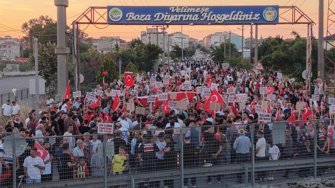 Kazadan 5 yıl sonra hemzemin geçit kapatıldı: Mahalleliden protesto