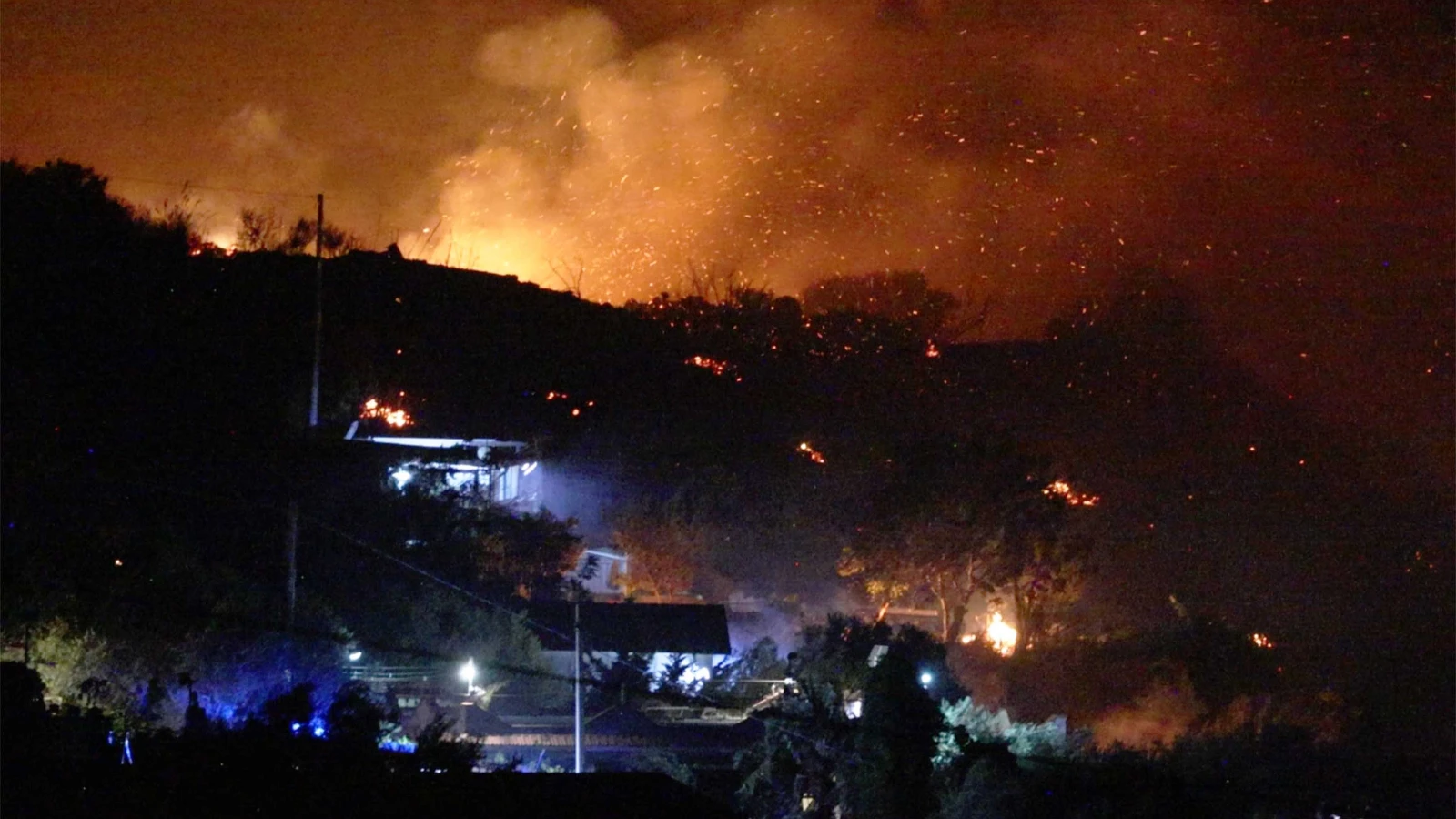 İtalya’nın Sicilya Adası alev alev yanıyor!