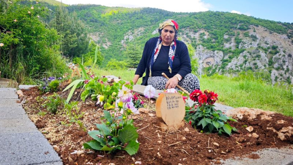 Artvin'de Şengül Gezer; 1'i bebek 4 evladı ve eşini kaybetti, torunları için ayakta