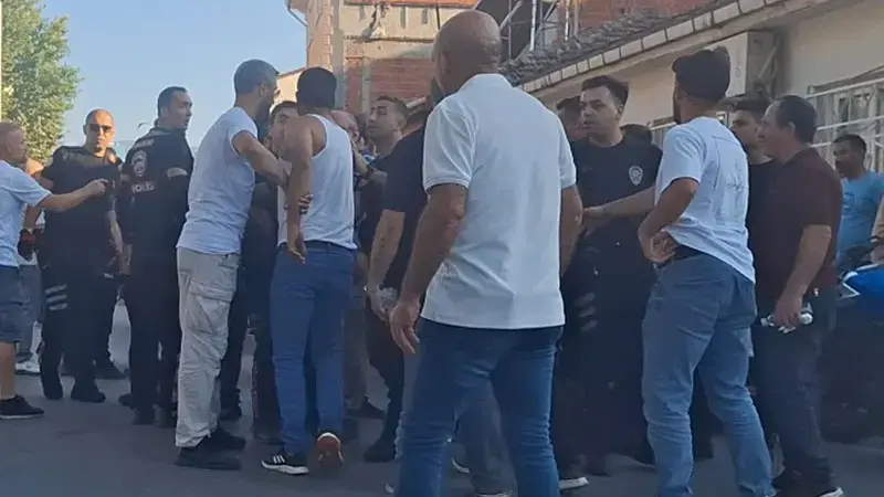Bursa’da mahalleli arasında bıçaklı ‘park etme’ kavgası: 3 yaralı