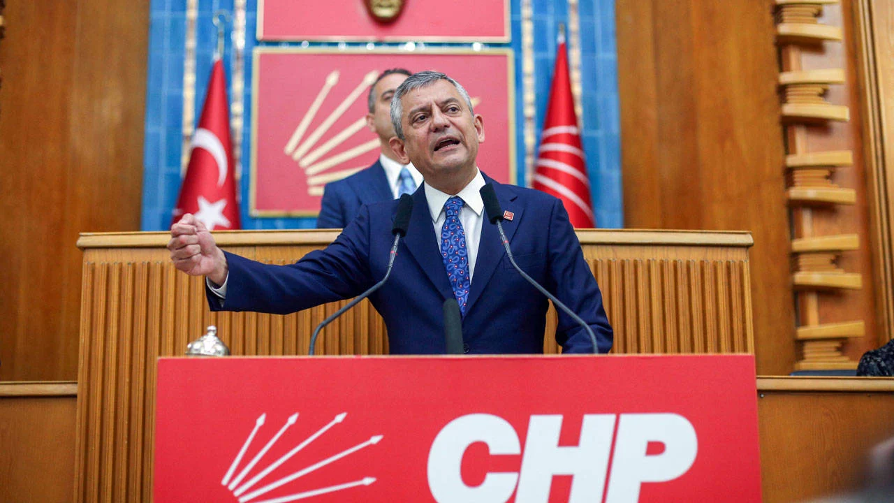 Özgür Özel, bu hafta Meclis Grup Toplantısı yapmayacak: Yeni parti iddialarına yanıt