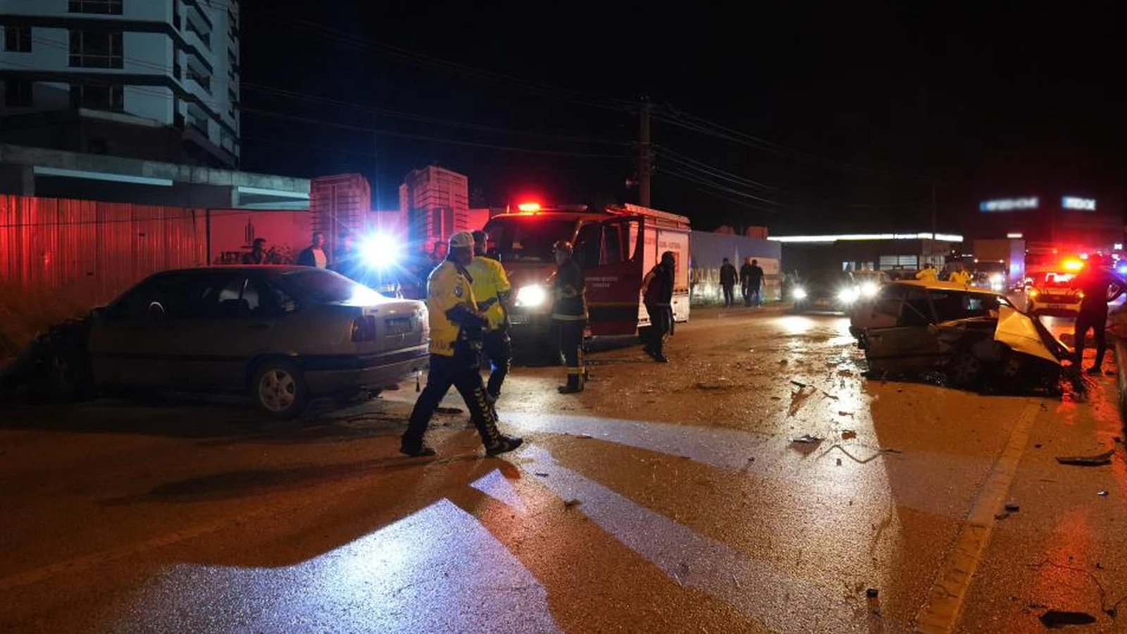 Kastamonu'da yaralıyı kurtarmaya çalışanlara başka bir araç çarptı : 6 yaralı