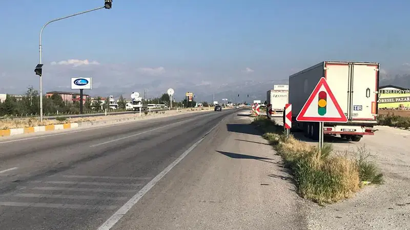 Yol kenarında tabancayla vurulmuş halde bulundu
