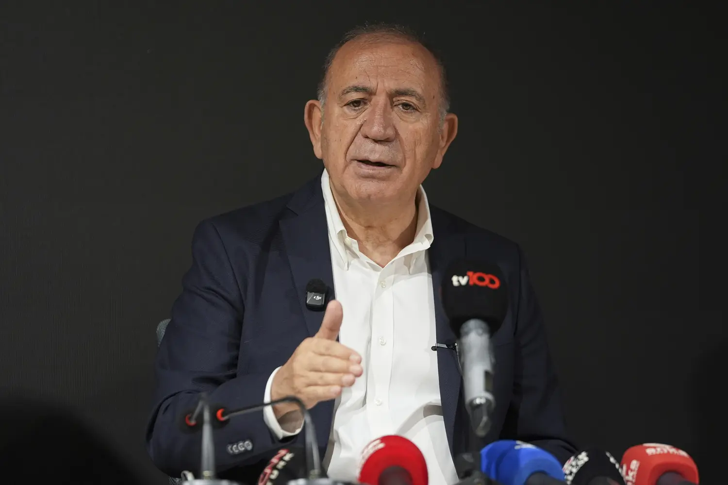 Gürsel Tekin'den Özgür Çelik'e zor soru: Aziz İhsan Aktaş'la ilişkiniz var mı?
