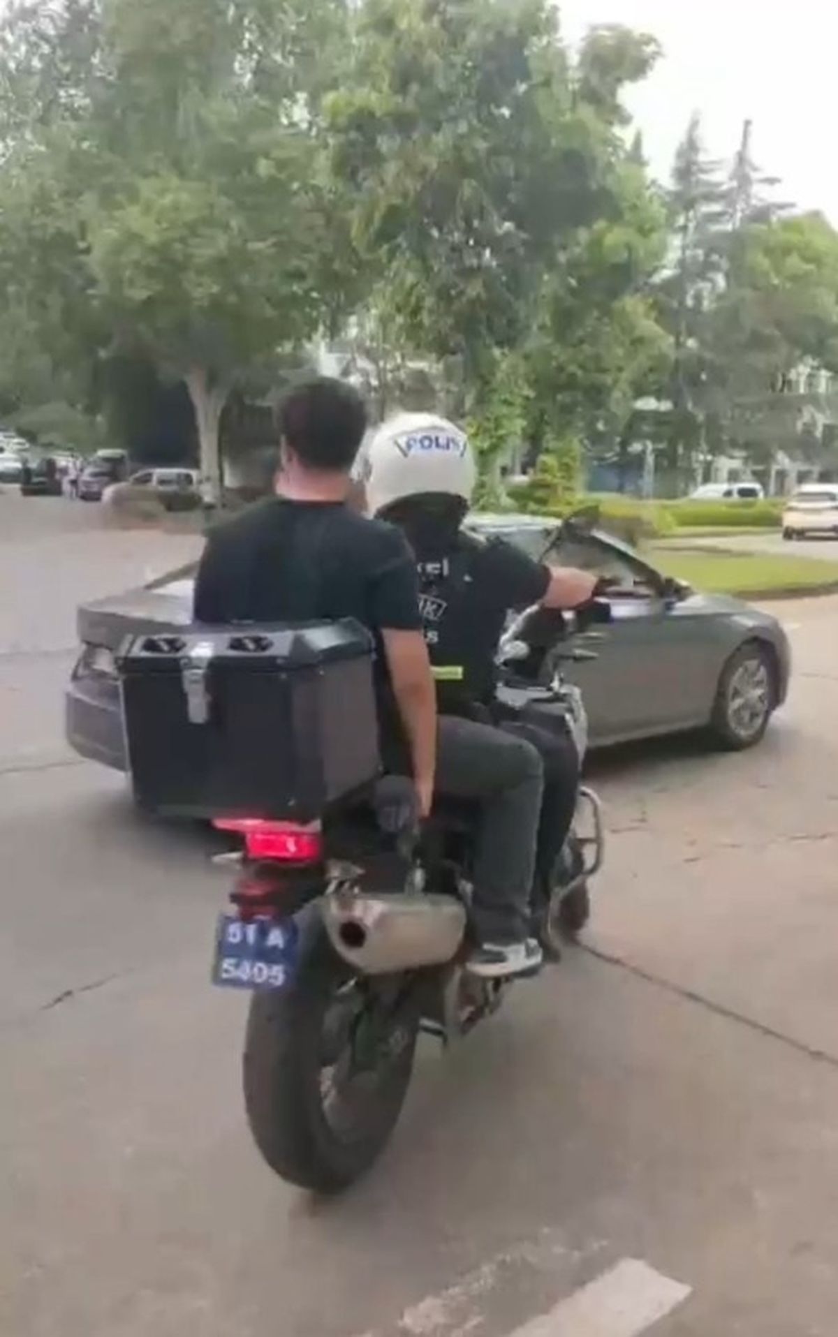 YKS'ye geç kalan öğrencilerin imdadına yunus polisleri yetişti