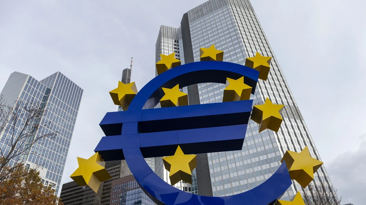 Euro Bölgesi'nde ekonomik aktivite 4 ay sonra ilk kez yükseldi