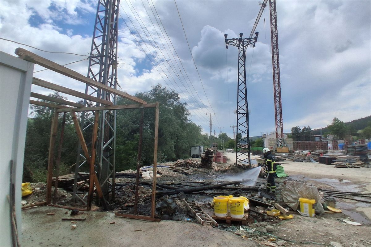 Samsun'da inşaat alanında çıkan yangında hasar oluştu
