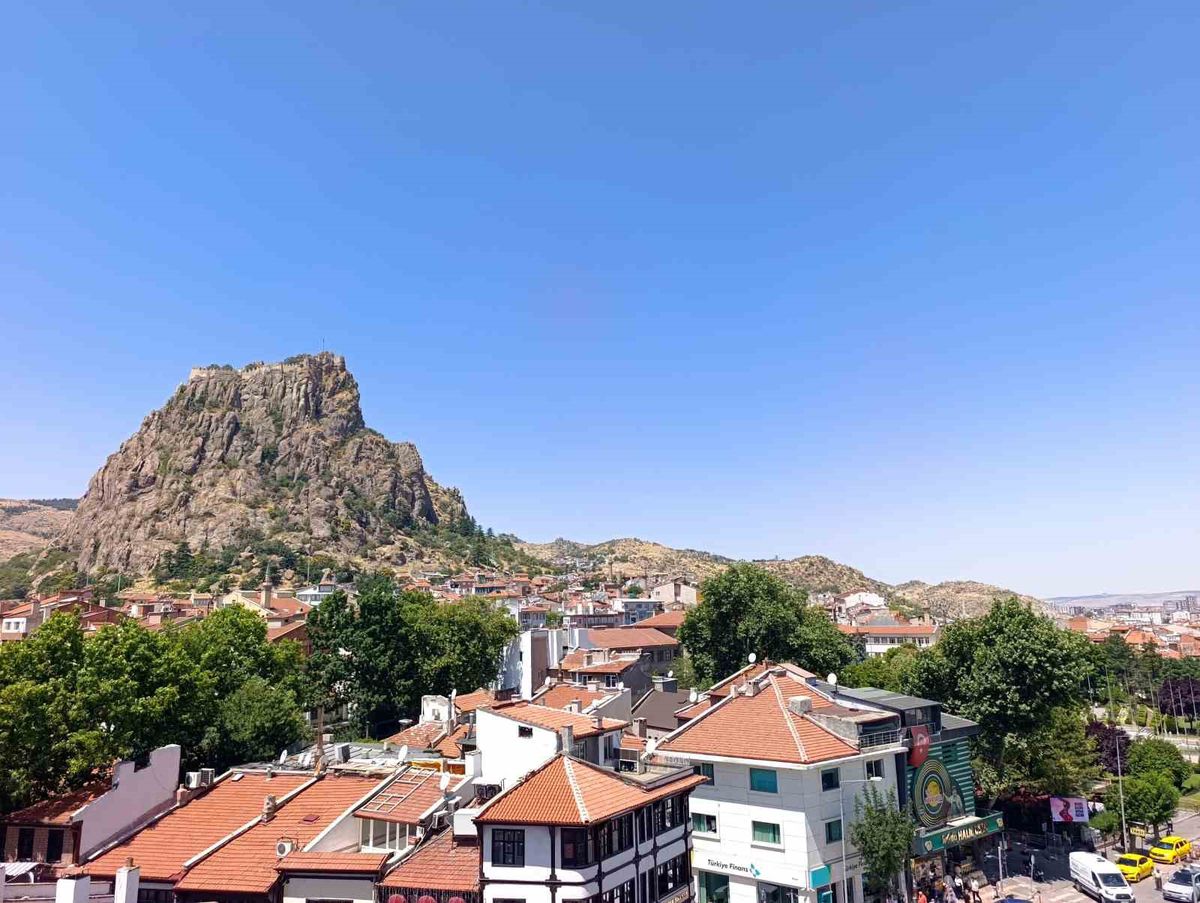Afyonkarahisar'da Hafta Sıcak ve Az Bulutlu Başladı