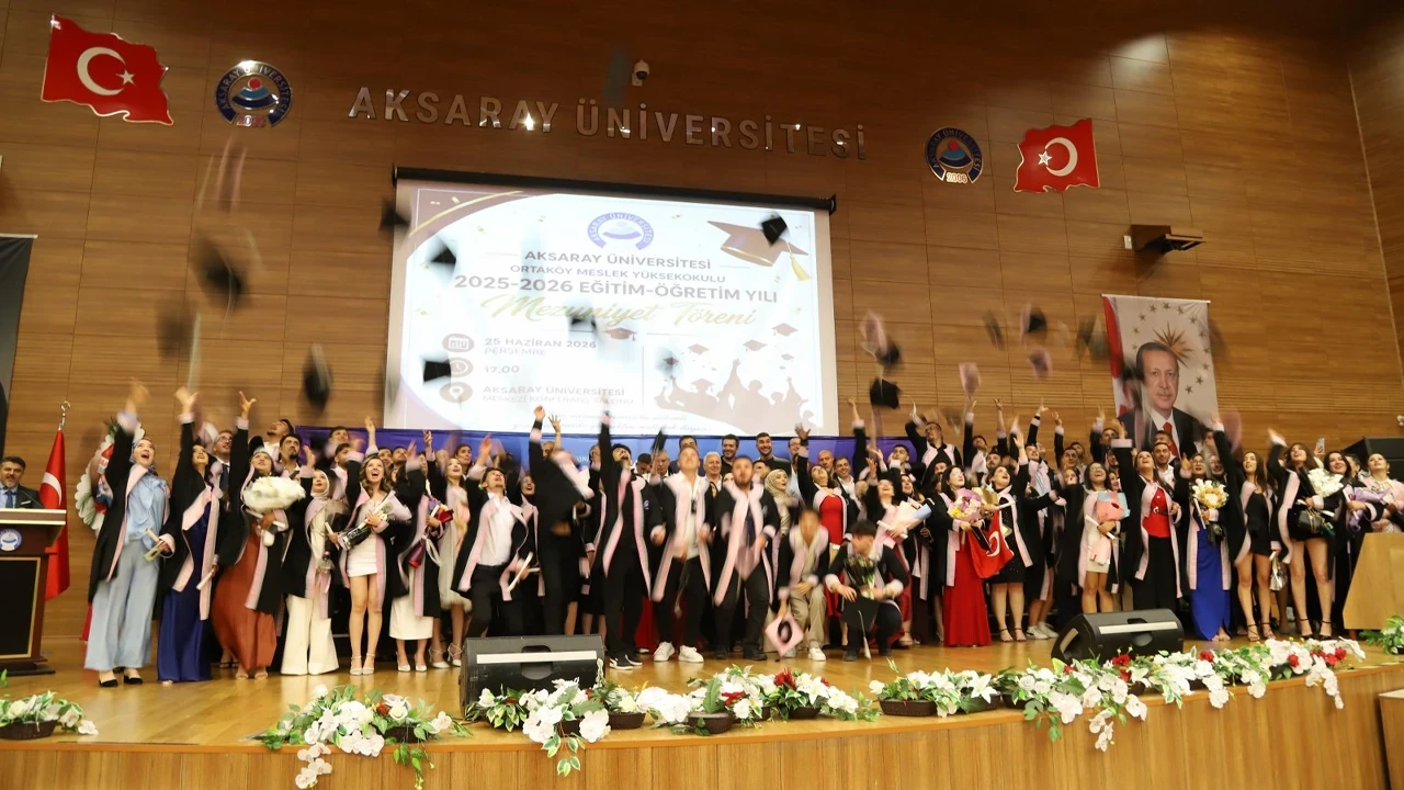ASÜ Ortaköy MYO’da mezuniyet gururu: Gençler kep atarak yeni hayatlarına uğurlandı