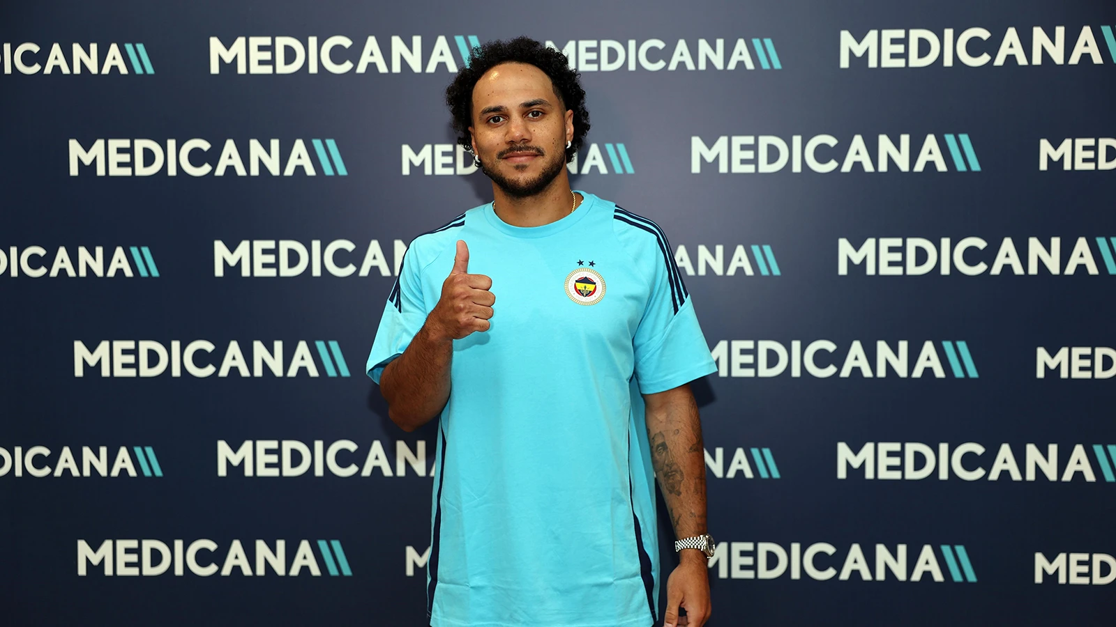 Fenerbahçe’nin yeni transferi Shane Larkin sağlık kontrolünden geçti
