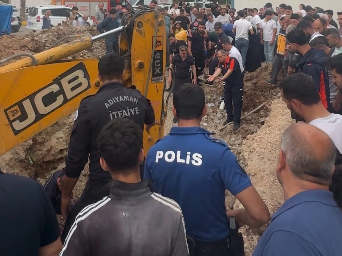 Adıyaman'da baba ve oğlu göçük altında kaldı: 2 yaralı