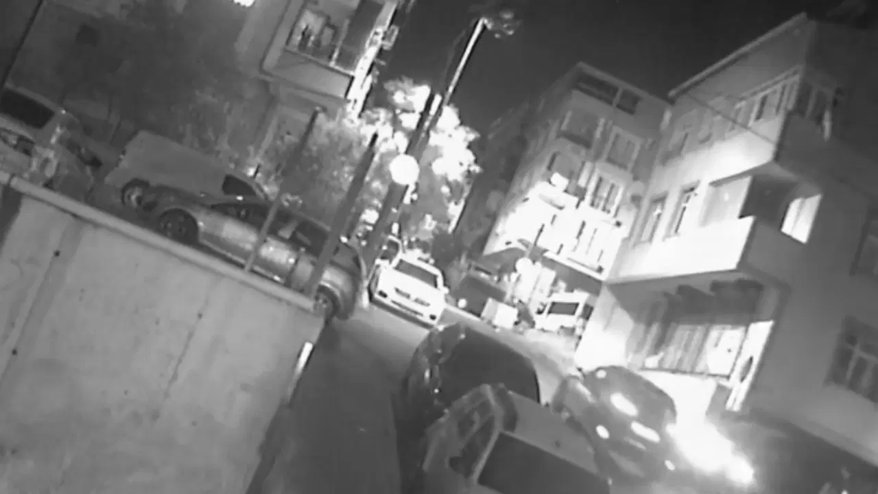 İstanbul'da seyir halindeki otomobilden rastgele ateş açan 3 şüpheli tutuklandı