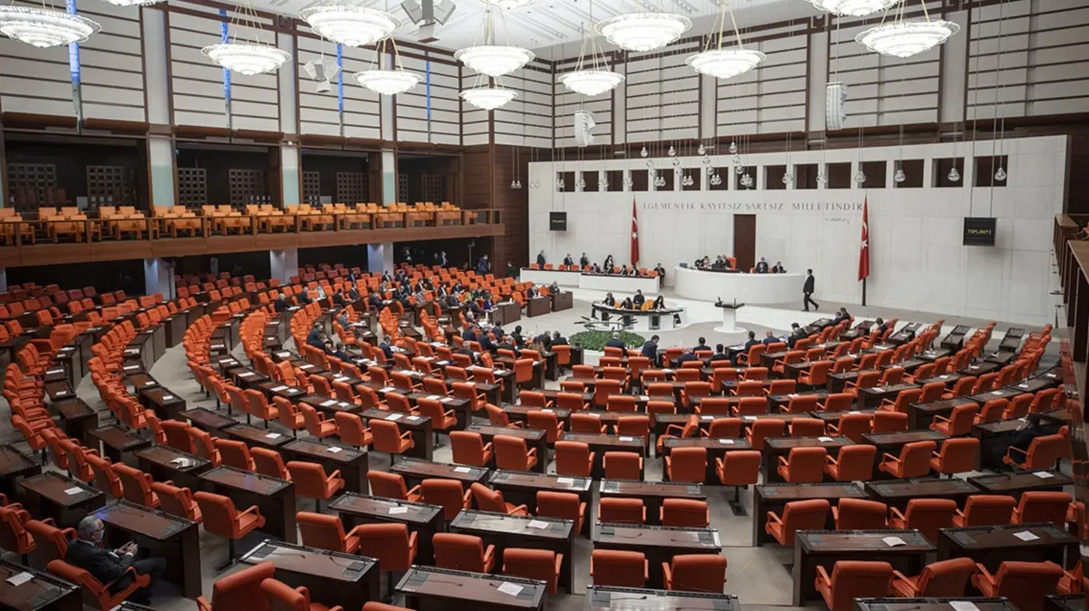 AK Parti, uzman erbaş ve erlerle ilgili yasa teklifini Meclis Başkanlığı'na sundu