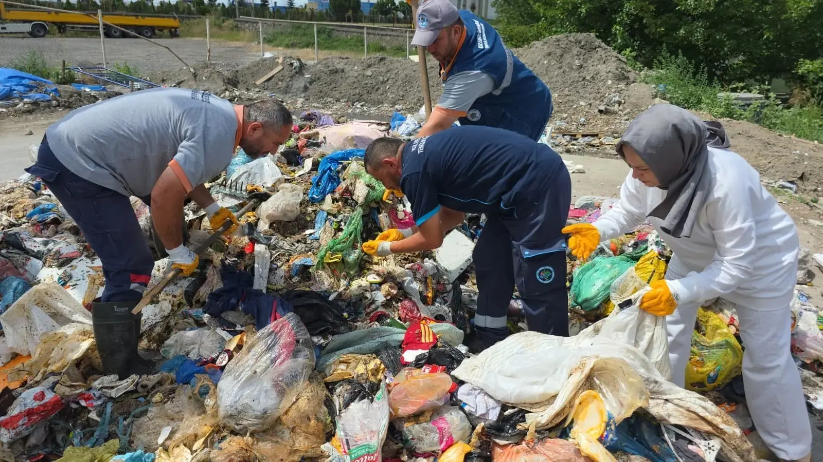Zonguldak'ta film gibi olay! Altın dolu çanta çöp sanılıp kamyona yüklendi