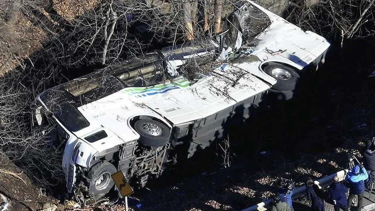 Gana’da otobüs ile kamyon çarpıştı! 18 kişi hayatını kaybetti
