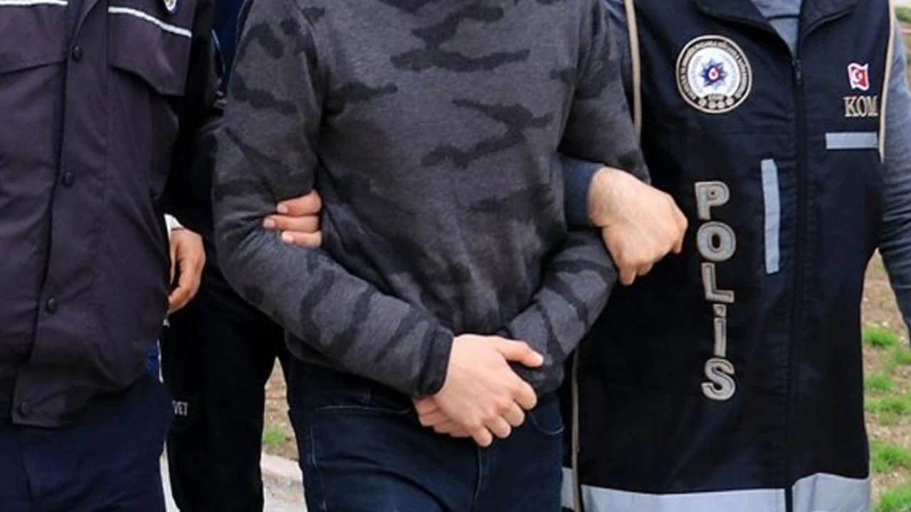 Kamuda köstebek operasyonu! Aralarında polis ve avukatlar da var