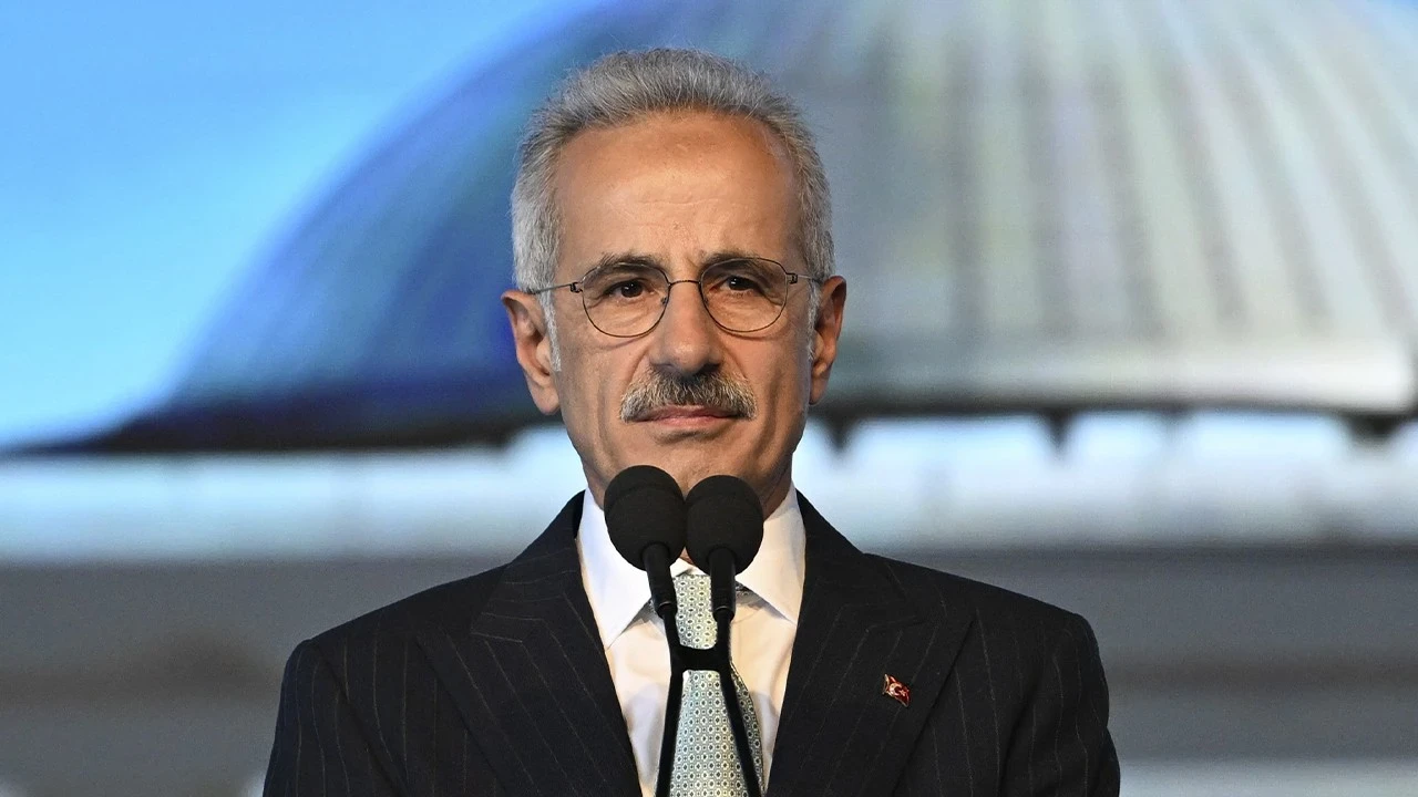 Uraloğlu'ndan peş peşe müjdeler: İlk yerli tren 225 km hızla geliyor! Halkalı-İstanbul Havalimanı 30 dakika!