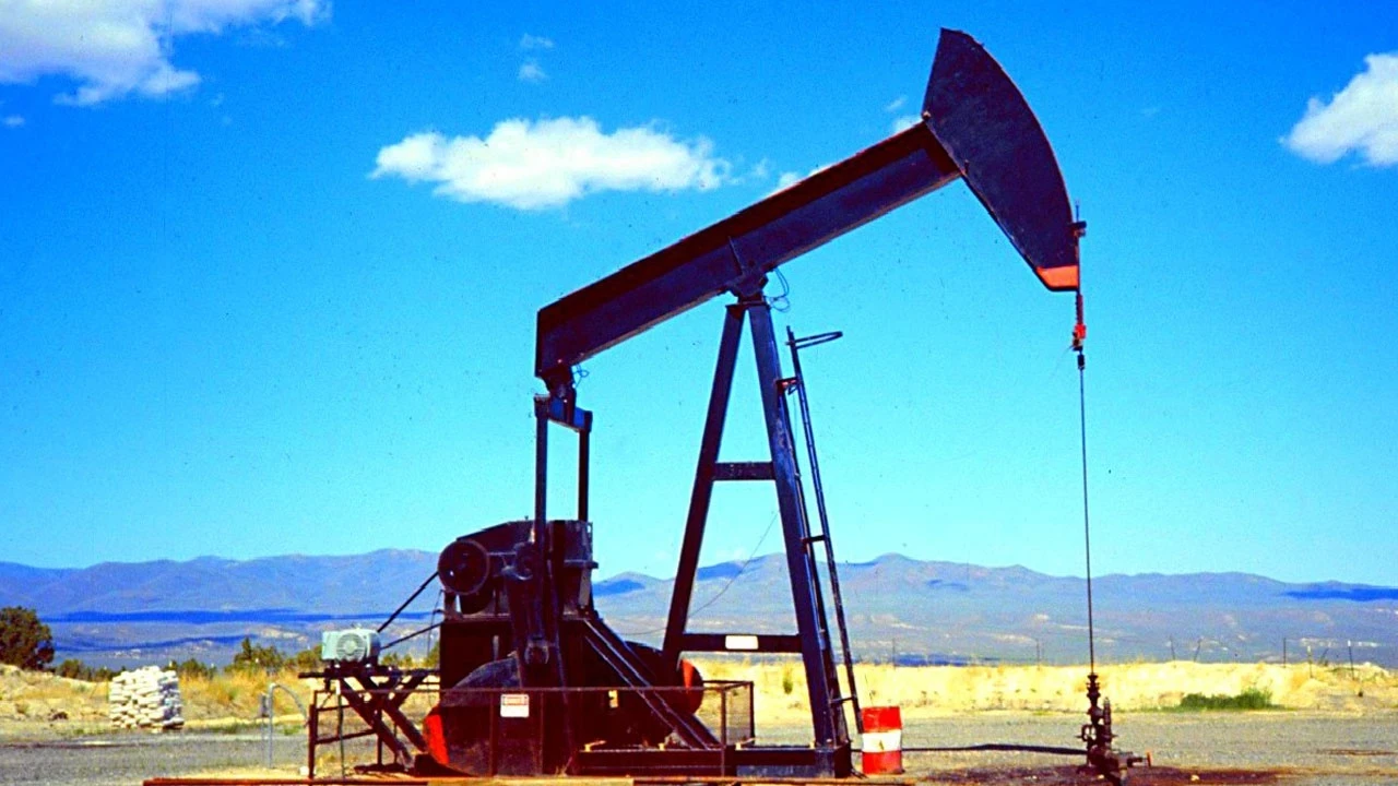 Brent petrol, savaşın başlamasından bu yana ilk kez 75 doların altına düştü