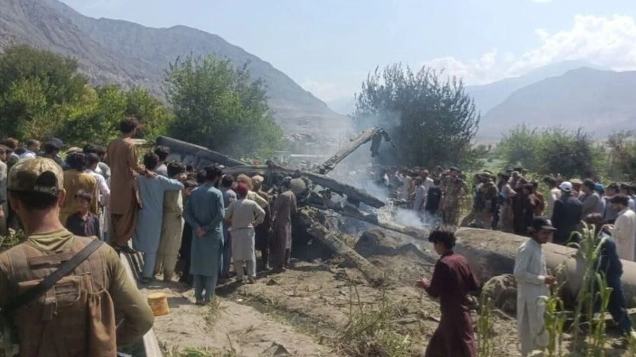 Pakistan'da askeri helikopter düştü: 22 asker öldü