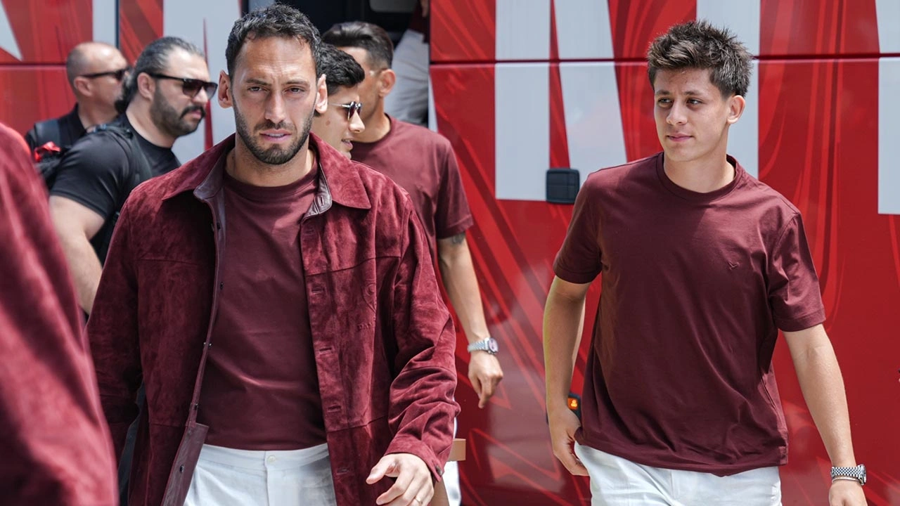 Hakan Çalhanoğlu Fenerbahçe sorusuna iki kelimelik yanıt verdi