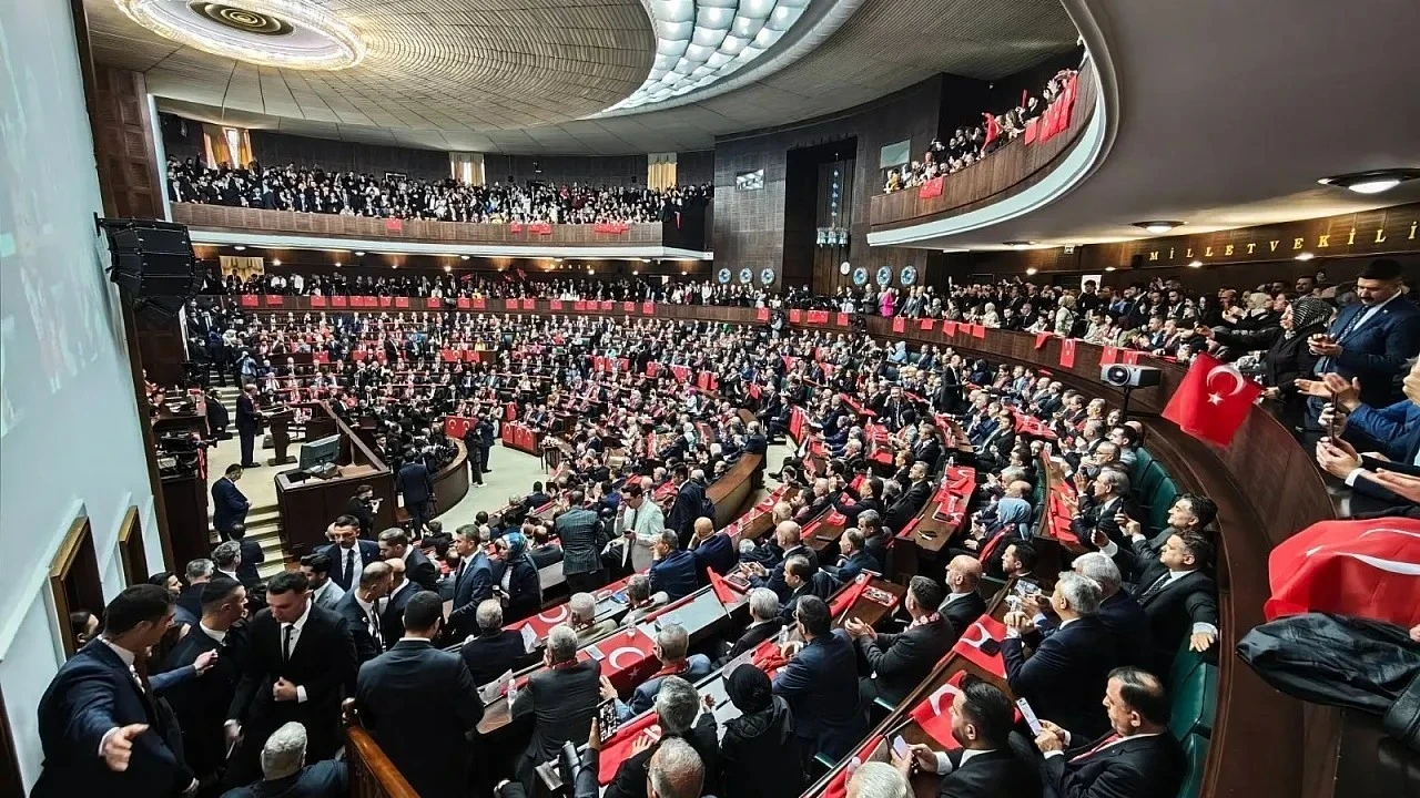Sinan Burhan CHP'den AK Parti'ye yeni transferi tv100'de açıkladı