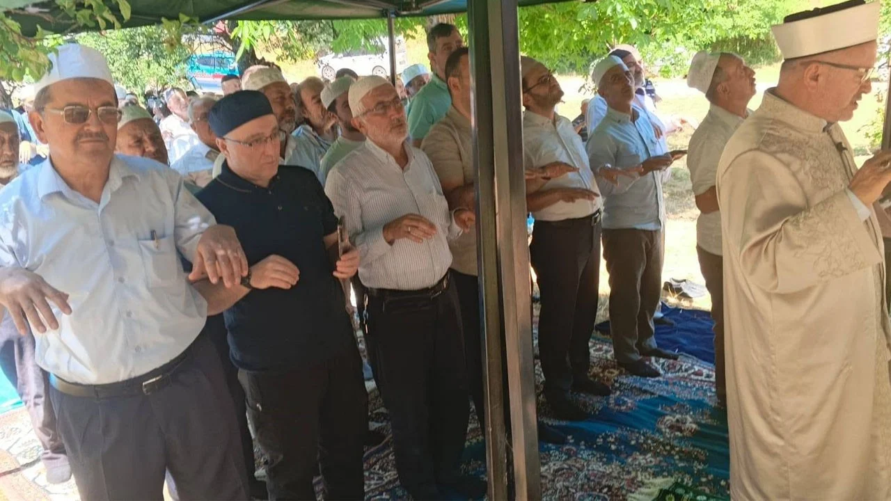 Kuraklığa karşı eller semaya açıldı!