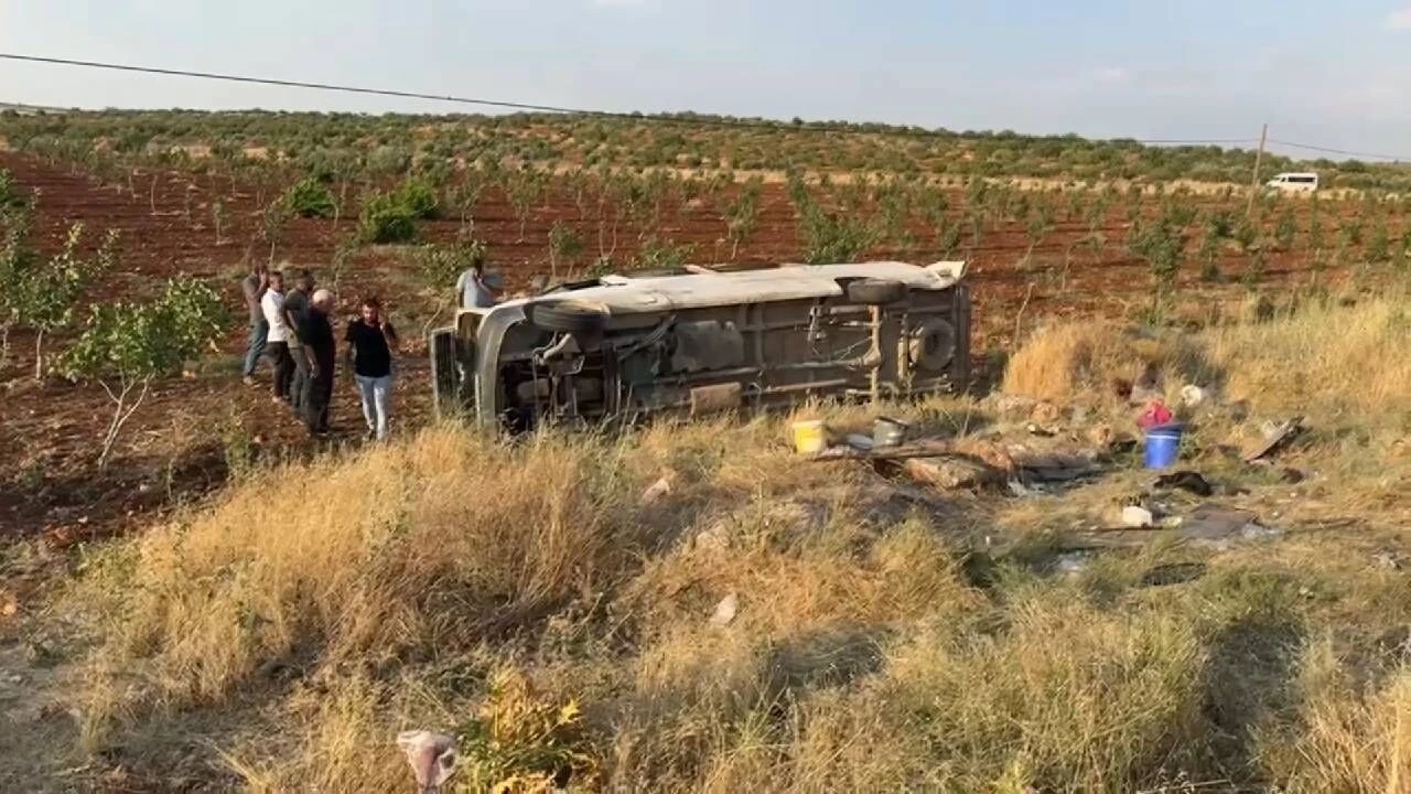 Şanlıurfa'da tarım işçilerini taşıyan minibüs devrildi: 22 yaralı
