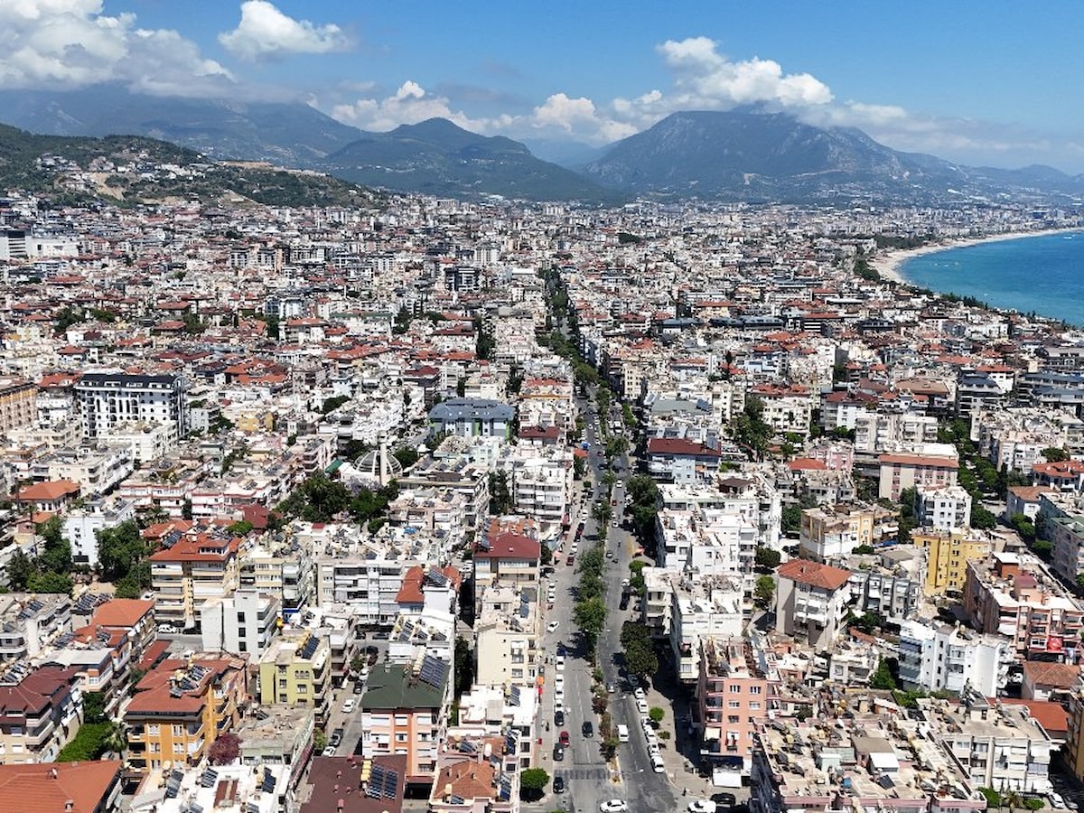 Alanya, il olma beklentisinde nüfusuyla lise başında
