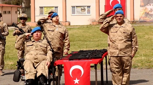 Engelli babanın askerlik hayali Jandarma’nın sürpriziyle gerçeğe dönüştü