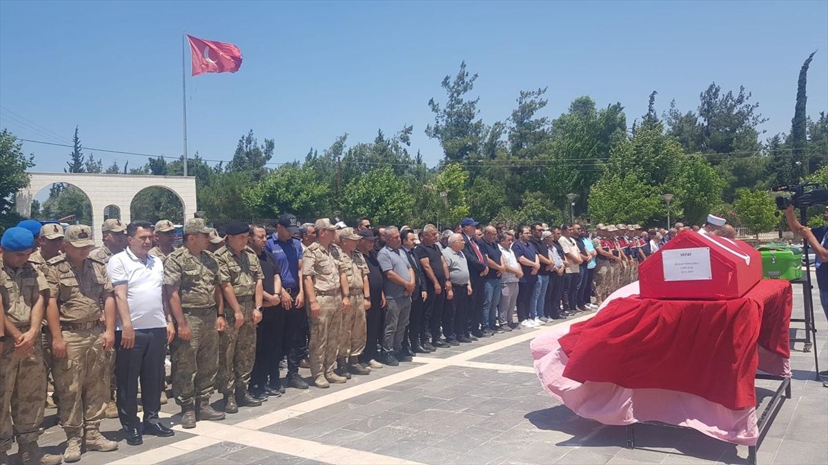 Kilis'te kalp krizi sonucu vefat eden asker İslahiye'de son yolculuğuna uğurlandı