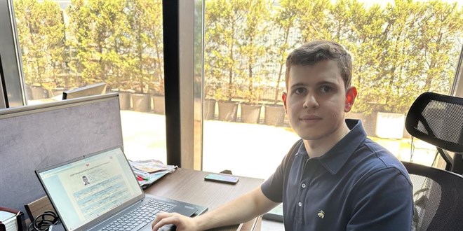 Hem çalıştı hem şampiyon oldu: YKS birincisinden büyük başarı