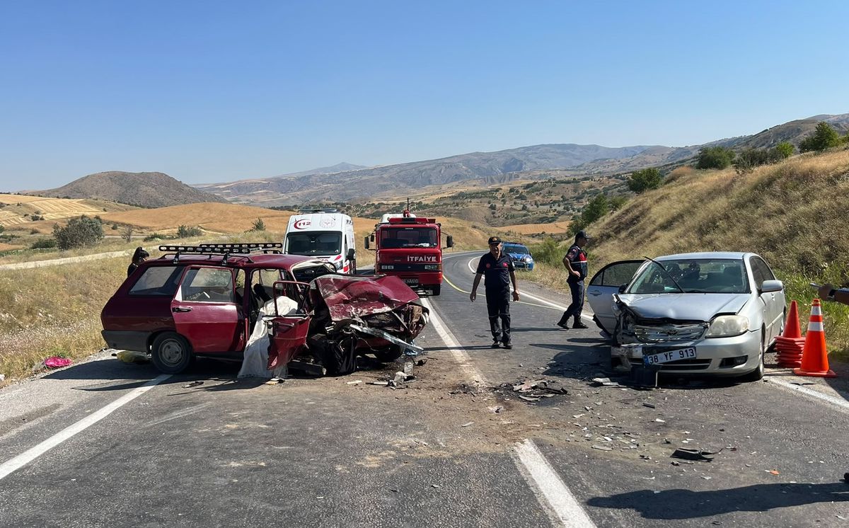 Kayseri'de Otomobiller Çarpıştı: 1 Ölü, 6 Yaralı