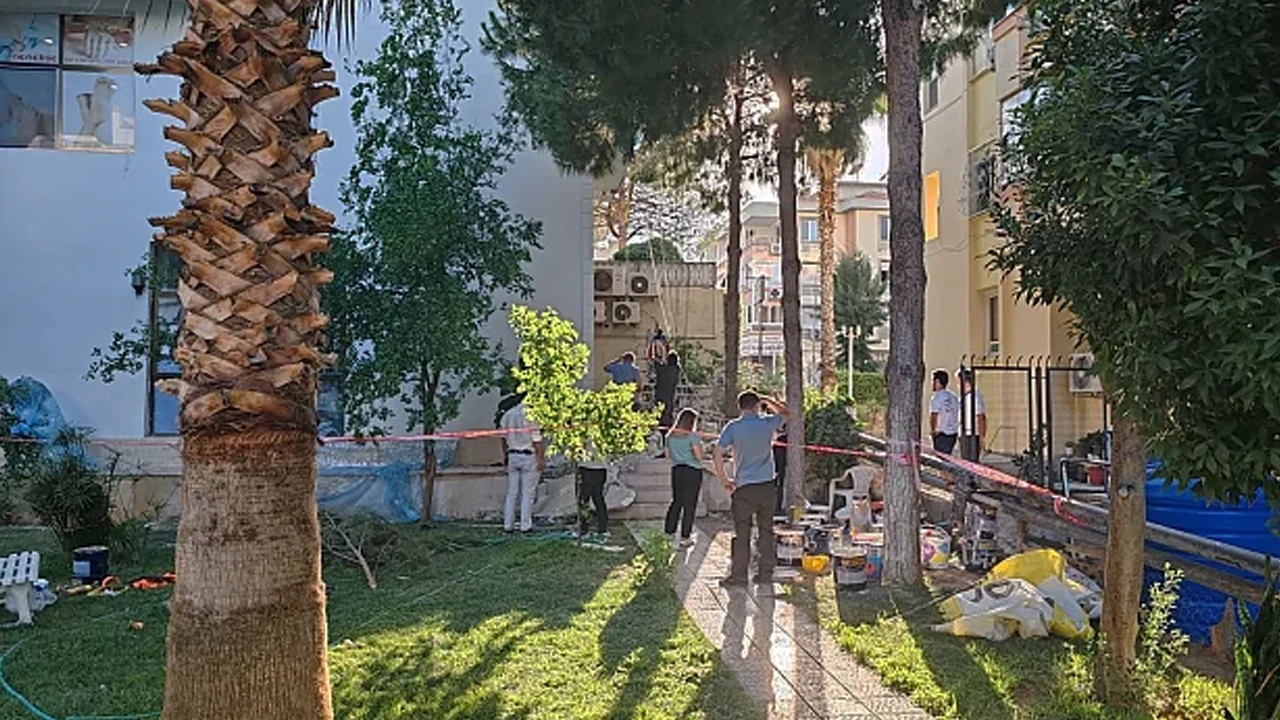 İzmir'de Korku Dolu Anlar: 7'nci Kattaki İskele Düştü, 3 Kardeş İşçi Yaralandı