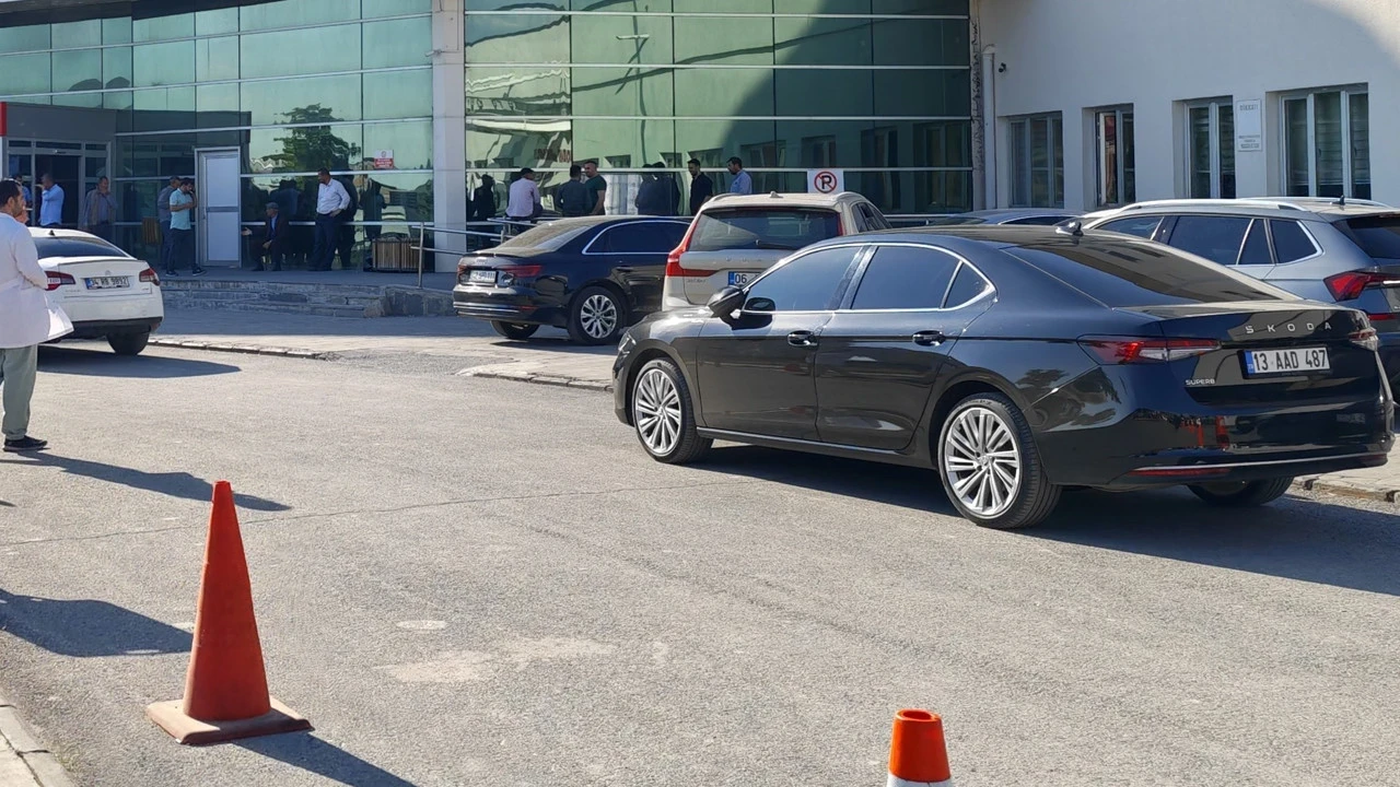 Toplantı yolunda kahreden kaza: İl sağlık müdürünün aracı çocuğa çarptı