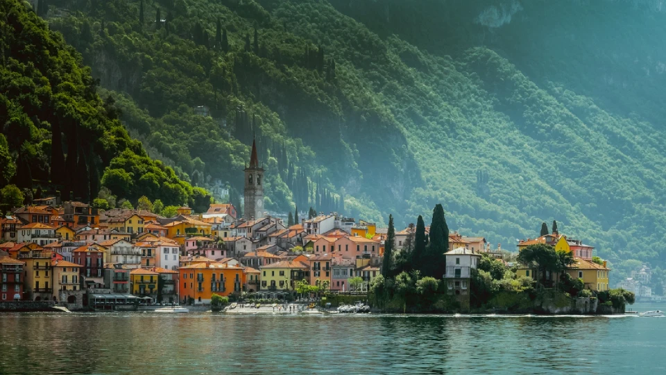 Como Gölü'nde mayoyla dolaşana 200 euro ceza