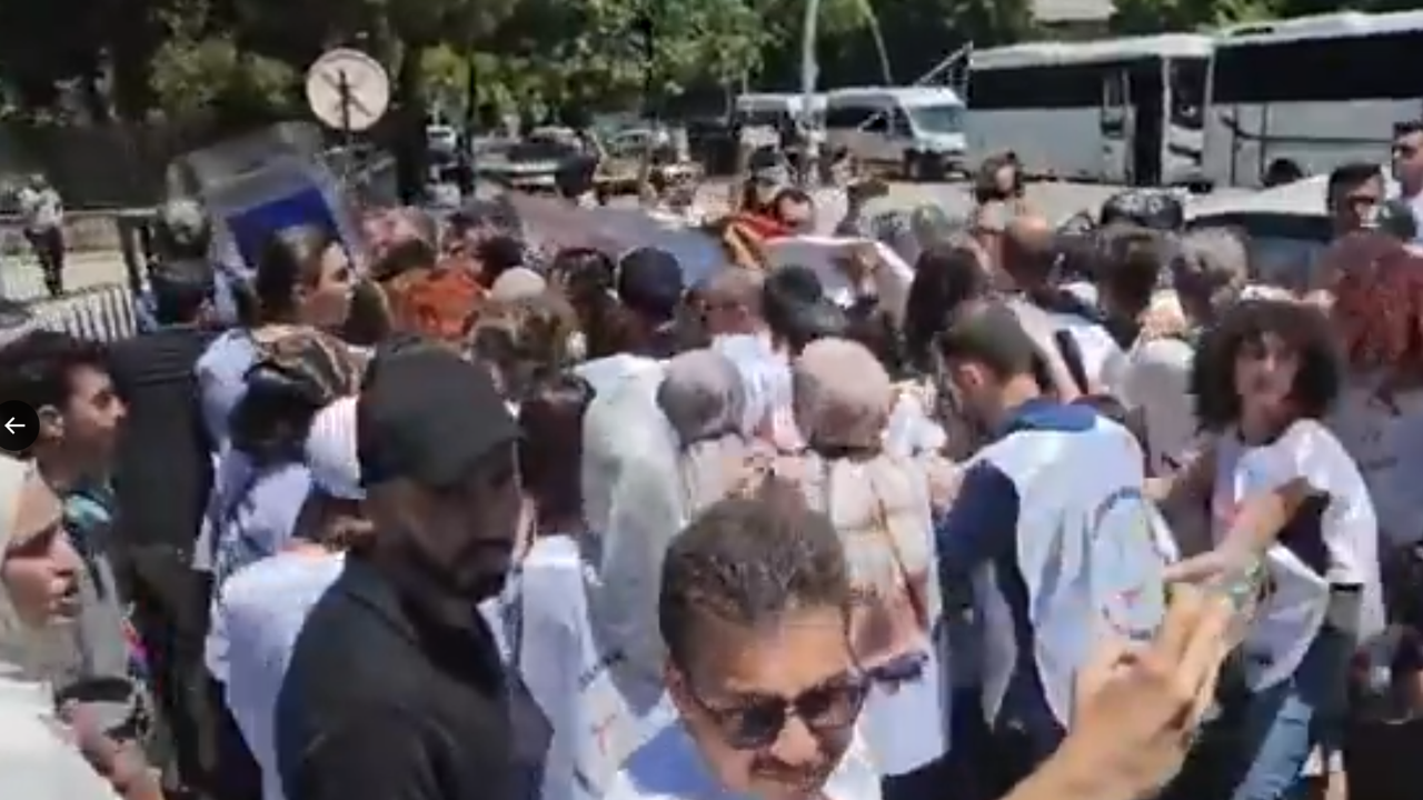 Ankara'da öğretmen eylemine polis müdahalesi: Çok sayıda gözaltı var