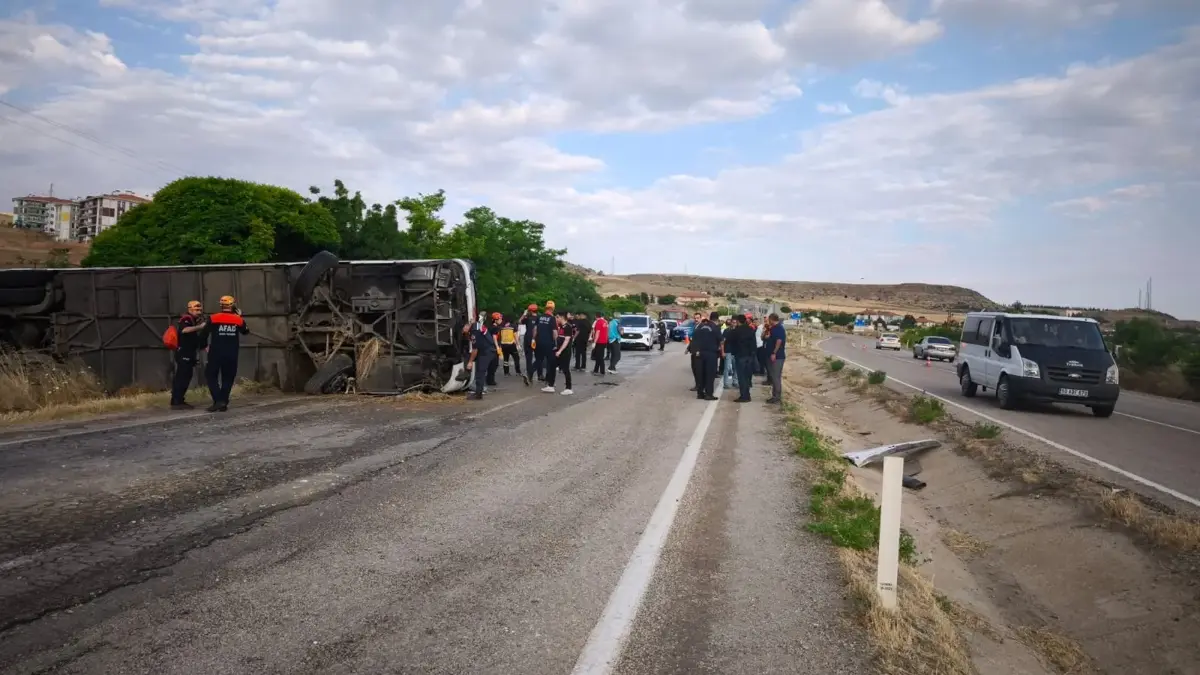 Kırıkkale'de otobüs devrildi: 1 ölü 40 yaralı