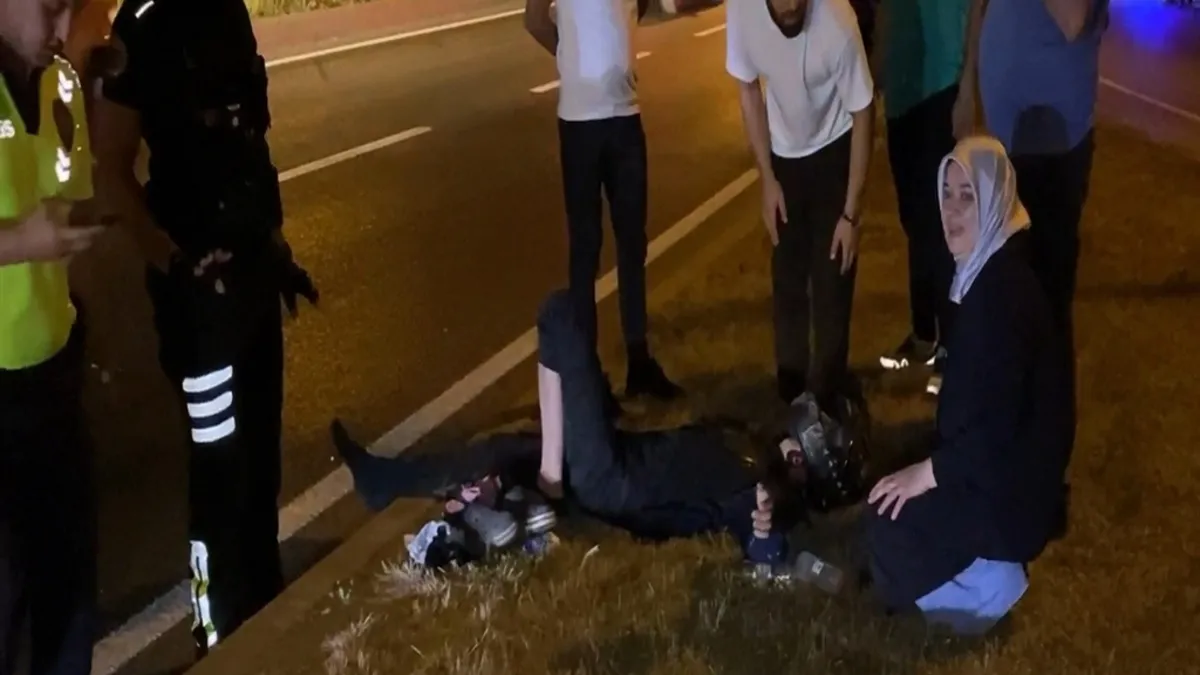 Kaza yapan oğluna ilk koşan annesi oldu! Elini bir an olsun bırakmadı