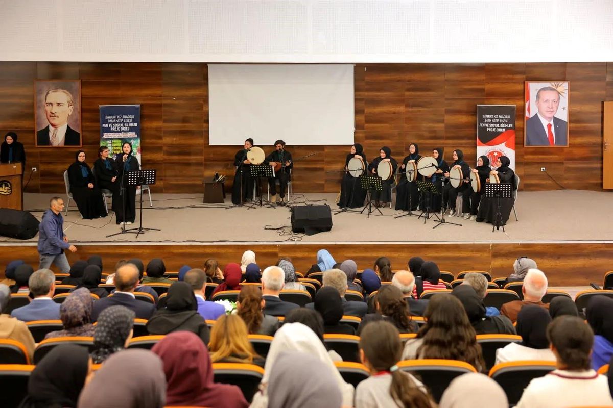 Bayburt'ta öğrencilerden tasavvuf musikisi konseri