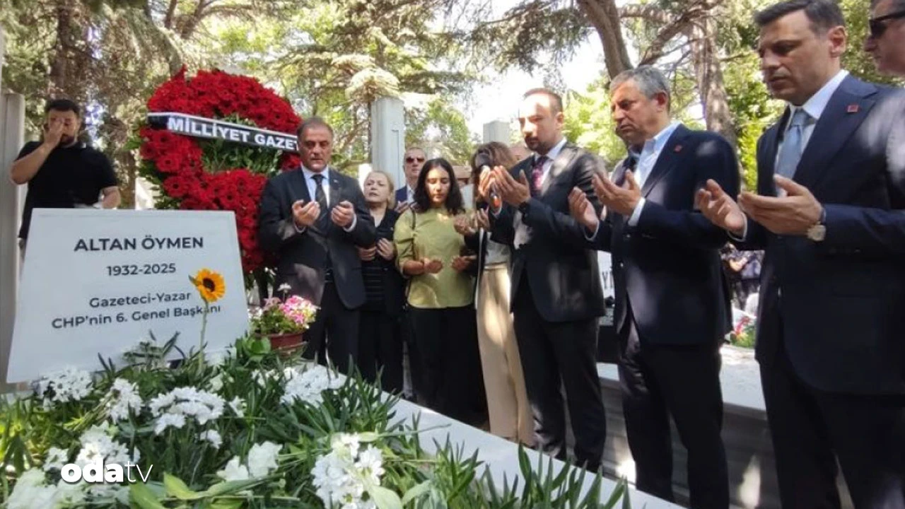 Özgür Özel Hüsamettin Cindoruk'un mezarını ziyaret etti