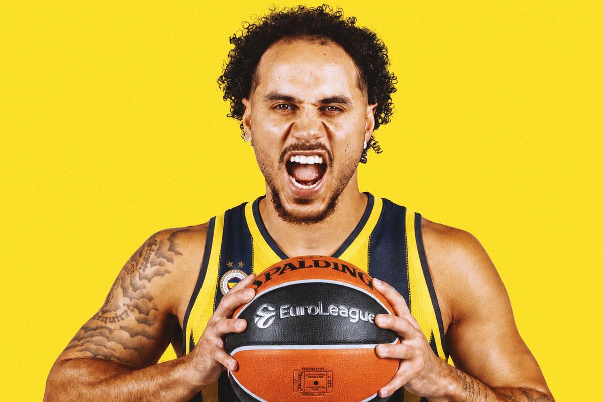 Shane Larkin resmen Fenerbahçe'de