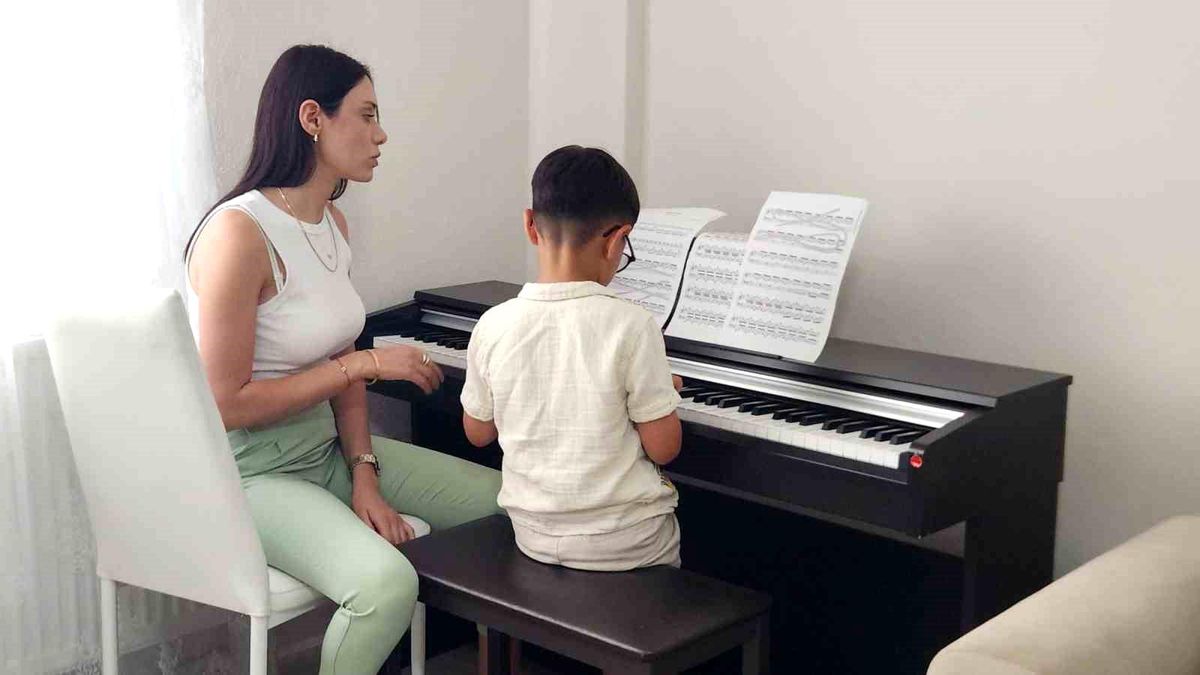 2 yaşında başladı, hedefi Fazıl Say gibi dünya sahnesine çıkmak