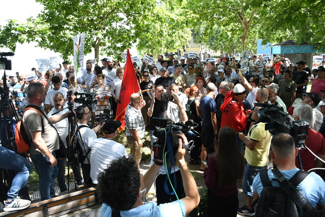 Arnavutluk'ta turizm projesine karşı protestolar bir aydır devam ediyor